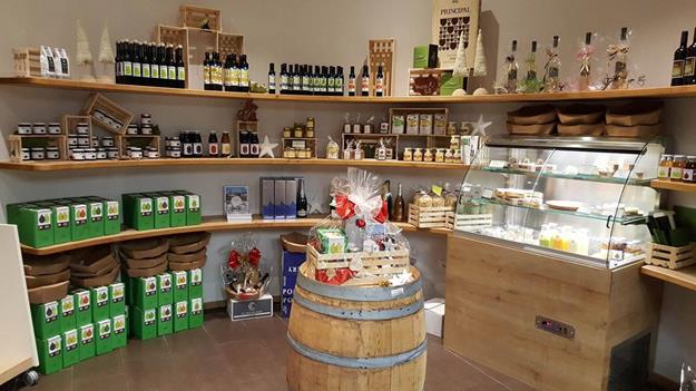 A wide range of products - Gourmet food shop